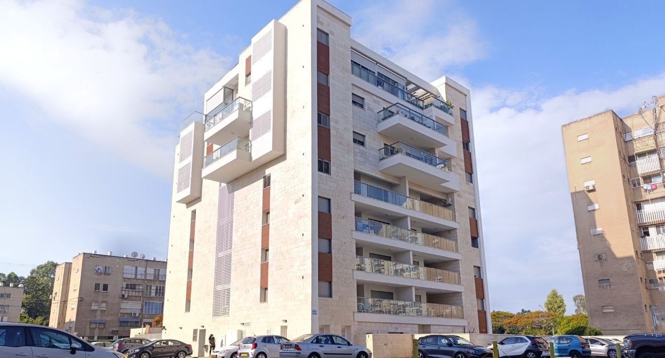 התוצאה היא בניין חדש, בטוח, יוקרתי ובעל ערך כלכלי גבוה בהרבה מהנכס המקורי